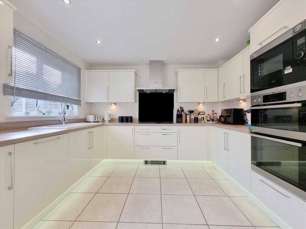 Property photo 3 of 14 Kitchen Diner: