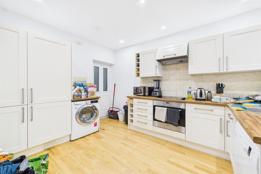 Property photo 2 of 17 Kitchen