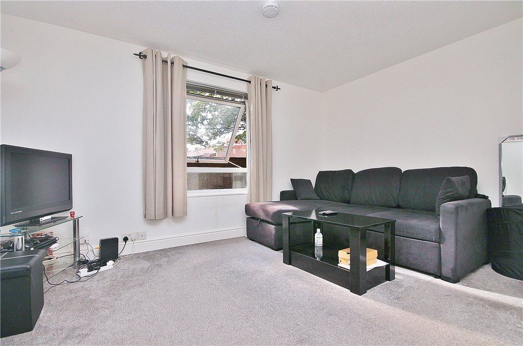 Property photo 2 of 8 Studio