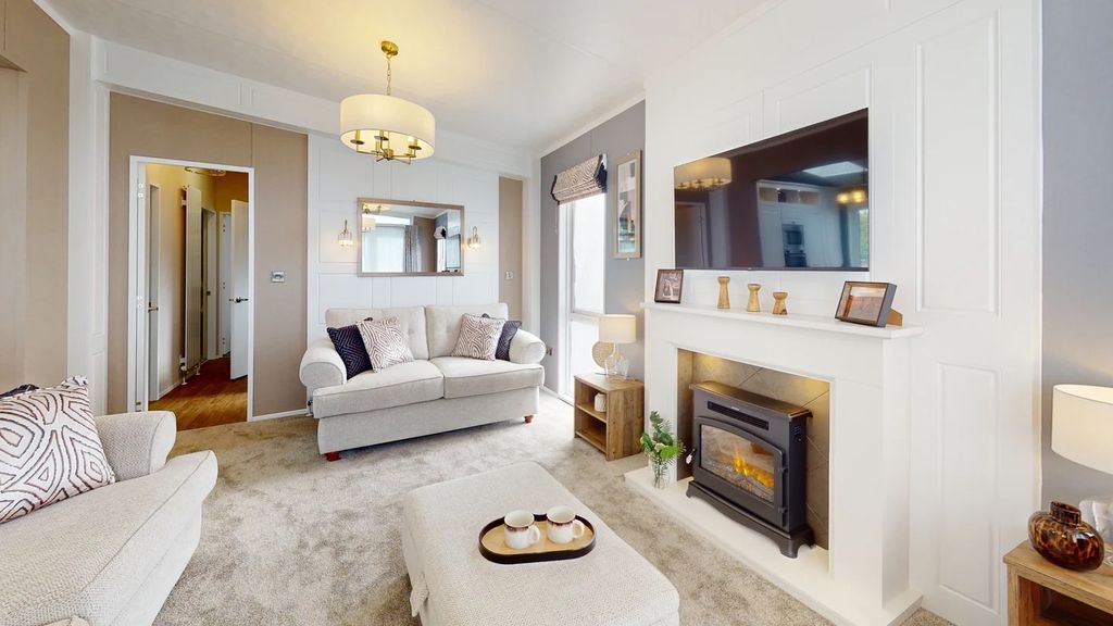 Property photo 2 of 23