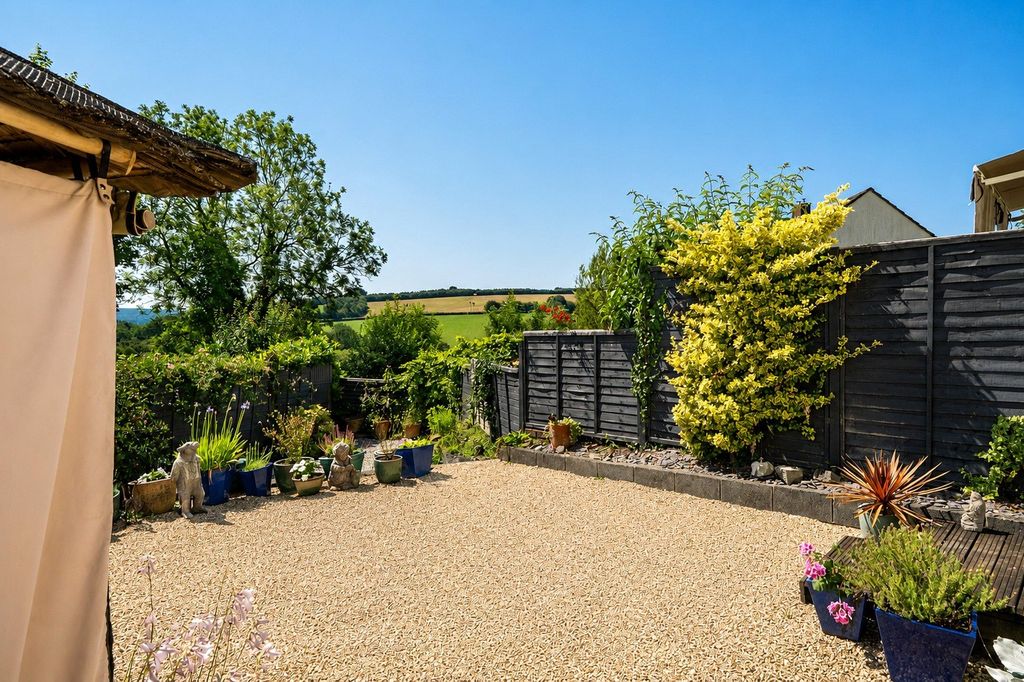 Property photo 2 of 18 2 - Picture No. 33