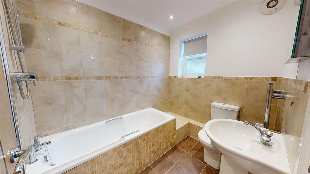 Property photo 3 of 7 Picture 3