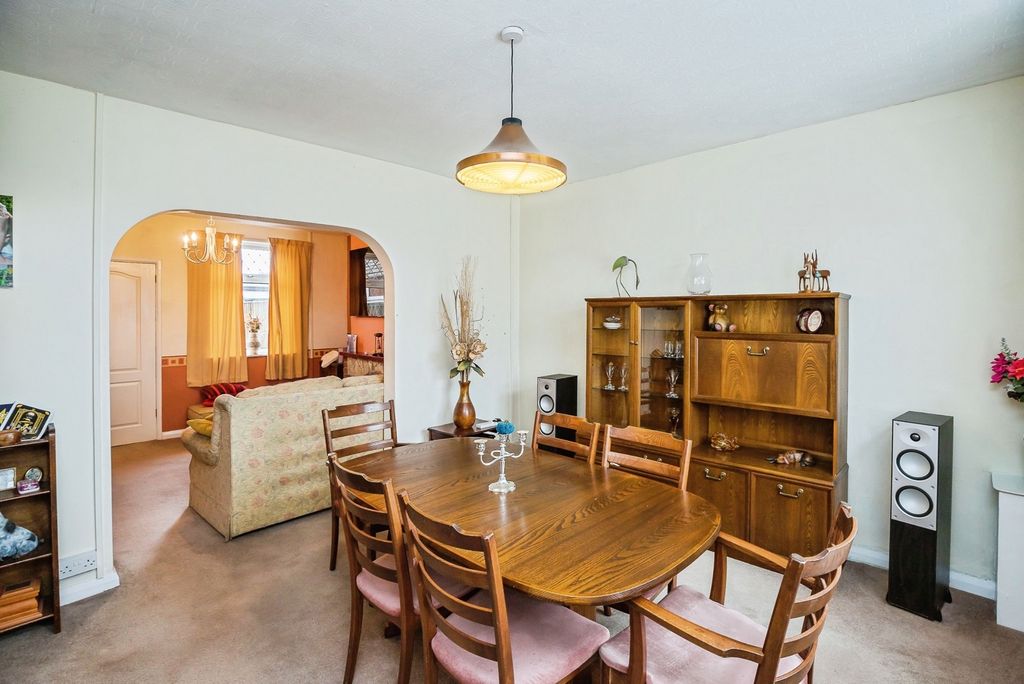 Property photo 3 of 13 Dining Room