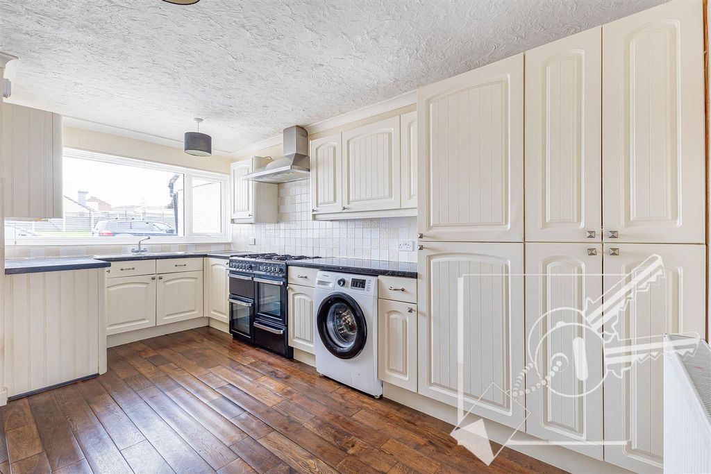 Property photo 3 of 35 Kitchen