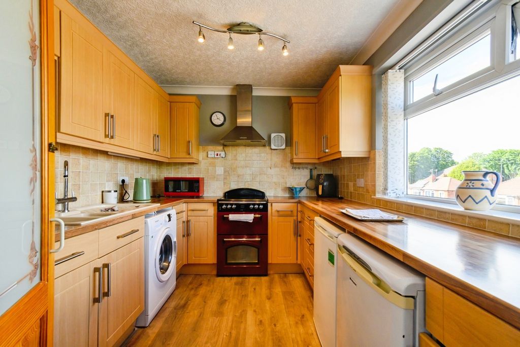 Property photo 2 of 16 Kitchen