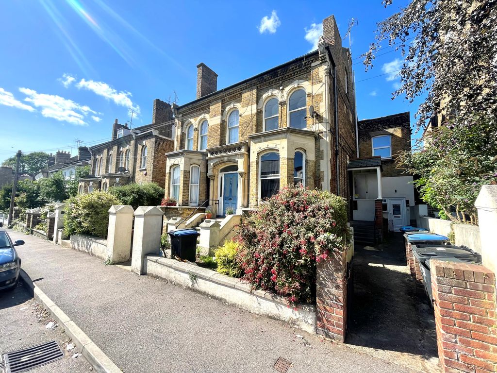 Property photo 1 of 6