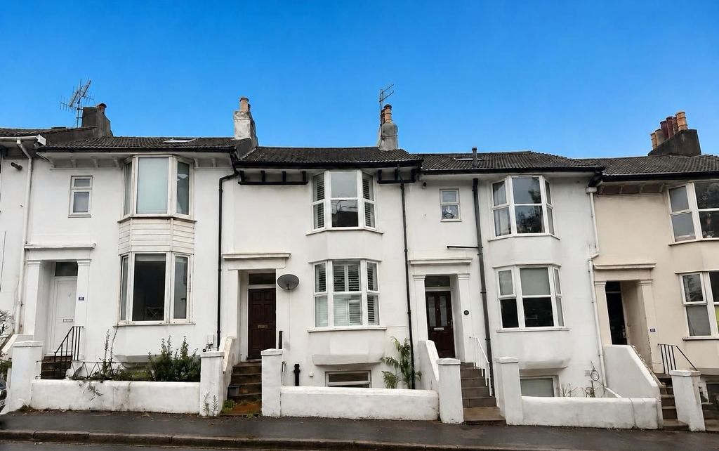 Property photo 1 of 9 2