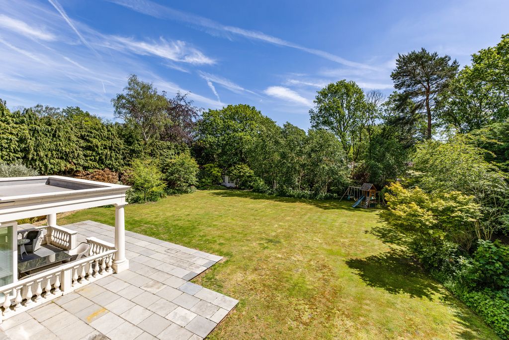 Property photo 2 of 33