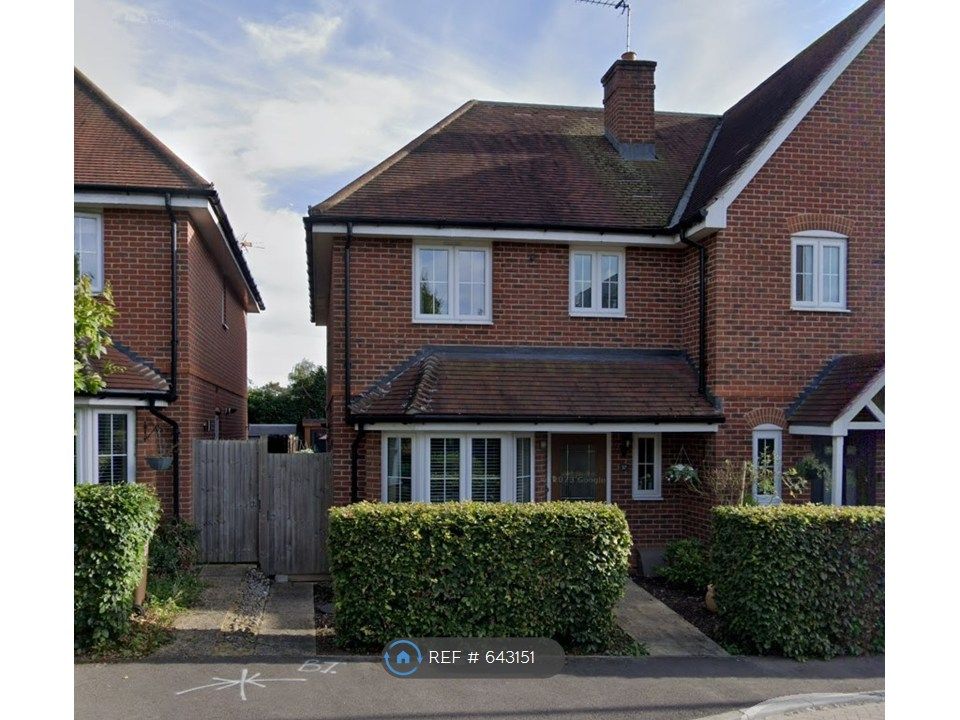 Property photo 1 of 13 Semi-Detached House In Quiet Cul-De-Sac