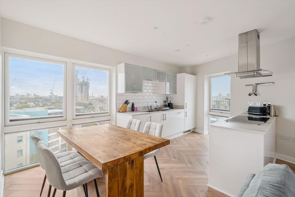 Property photo 2 of 16 Image