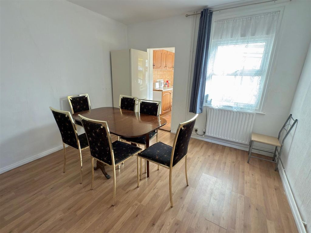 Property photo 3 of 10 Dining Room.Jpg