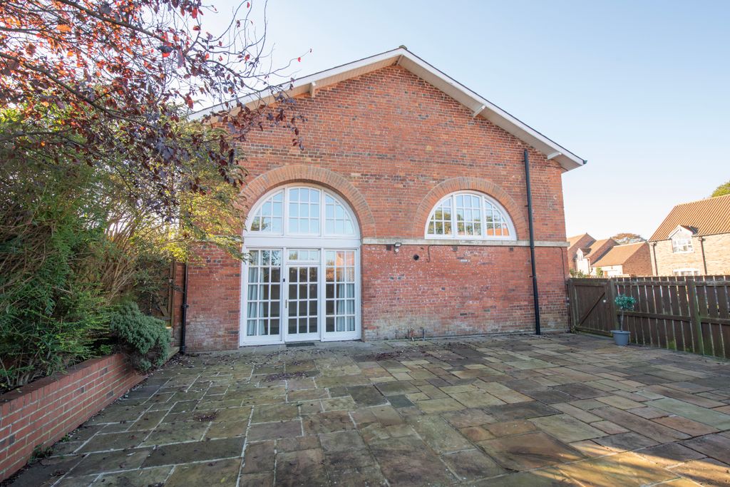 Property photo 3 of 31