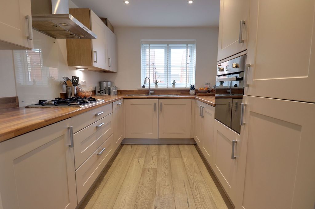 Property photo 3 of 15 Kitchen