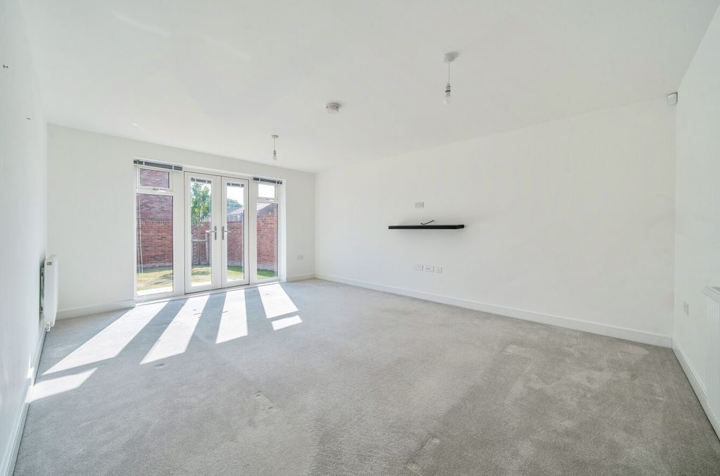 Property photo 2 of 16 1337092-20-689B0c...