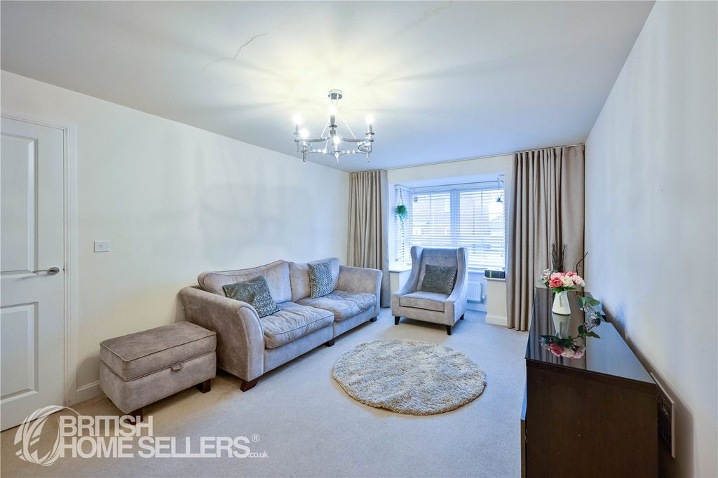 Property photo 2 of 28 Picture No. 12