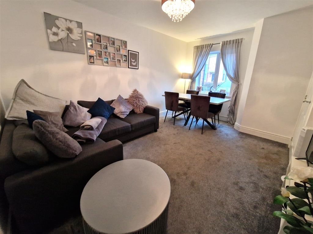 Property photo 3 of 19 Living Room