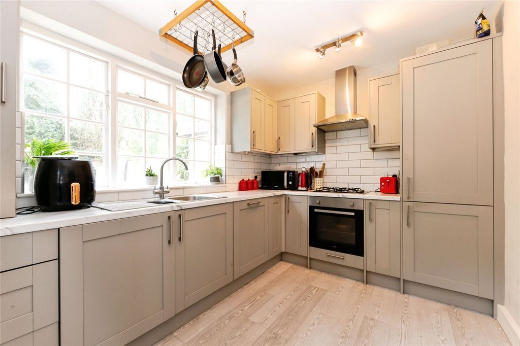 Property photo 2 of 14 Picture No. 28