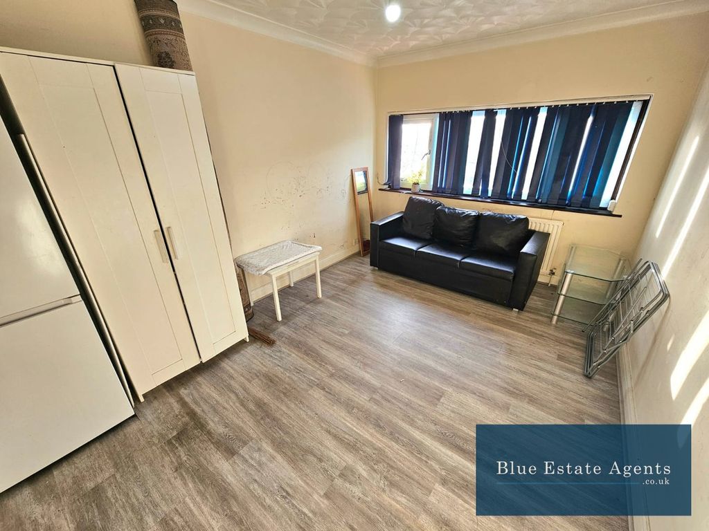 Property photo 1 of 5 Lounge