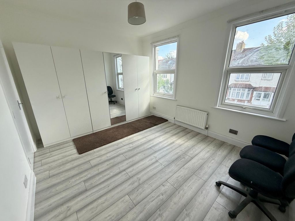 Property photo 1 of 10 Newly Refurbished 3-Bedroom Terraced House In East Ham