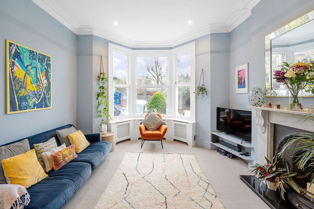 Property photo 3 of 18