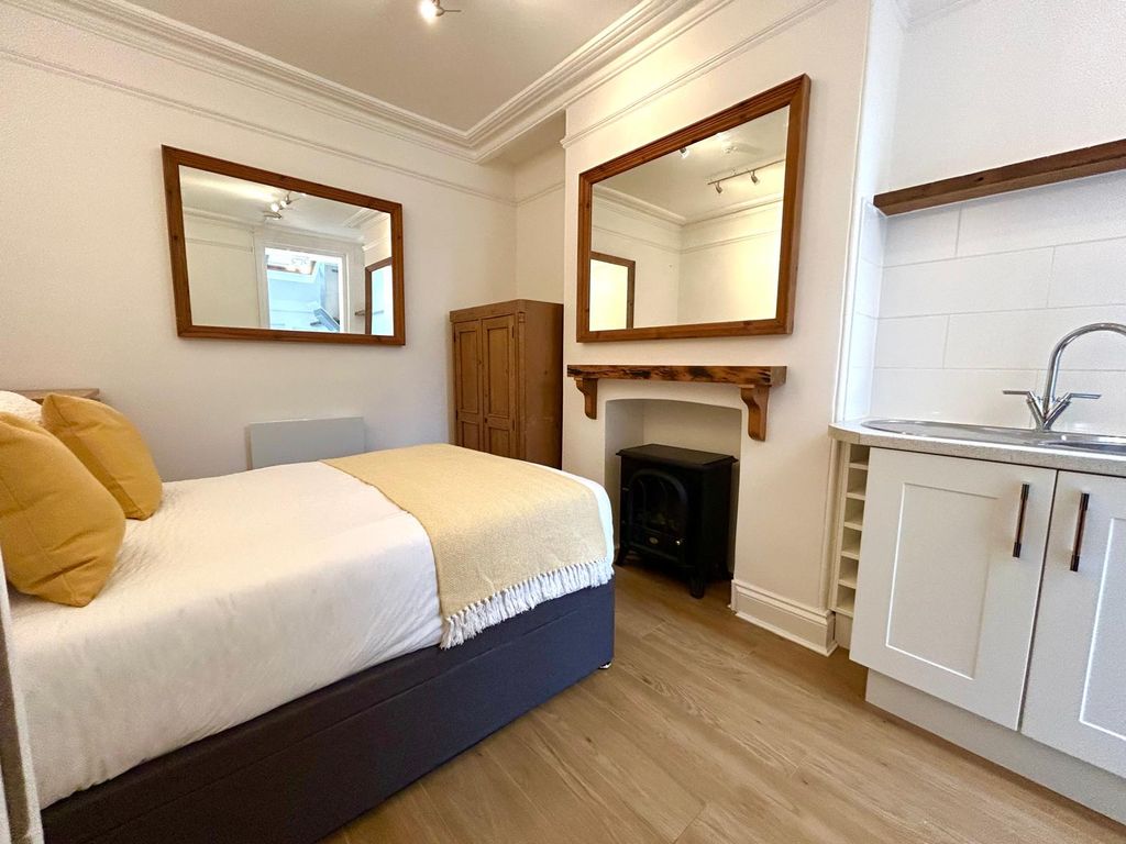 Property photo 1 of 4
