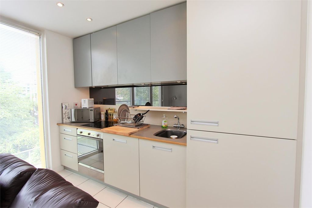 Property photo 3 of 8 Kitchen
