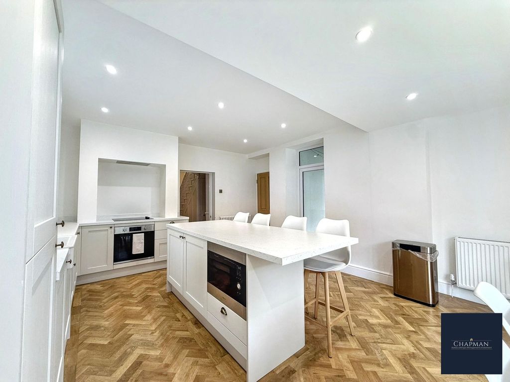 Property photo 2 of 36