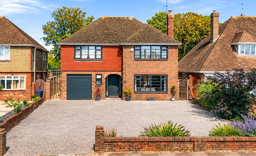 Property photo 1 of 32