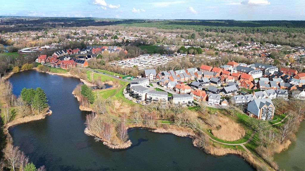 Property photo 2 of 16 Picture No. 12