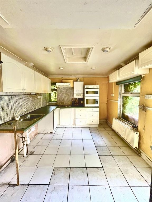 Property photo 3 of 23 Kitchen