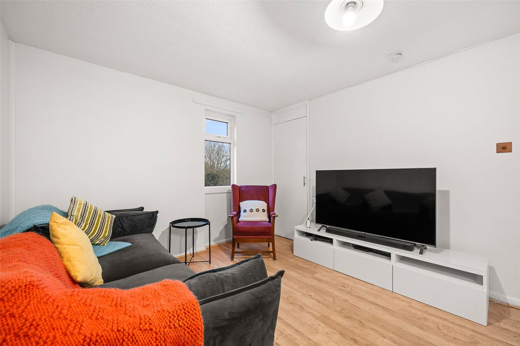 Property photo 2 of 9 Picture No. 12