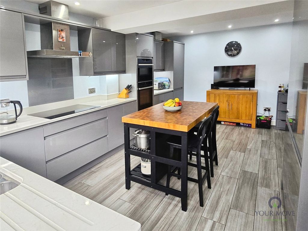 Property photo 2 of 26 Breakfast Kitchen