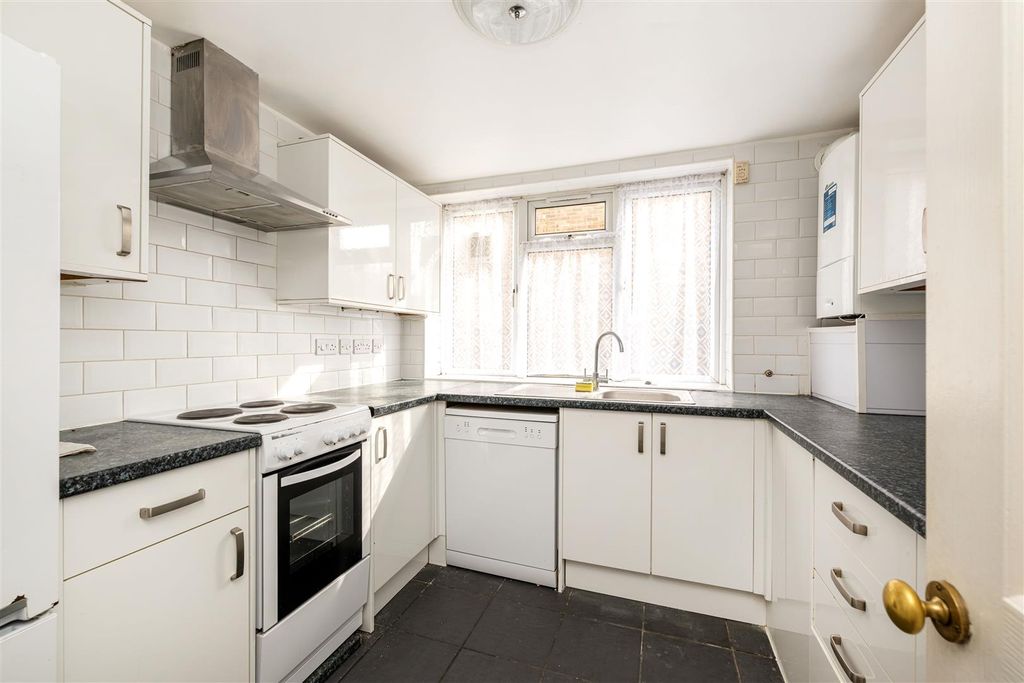 Property photo 2 of 8 Kitchen