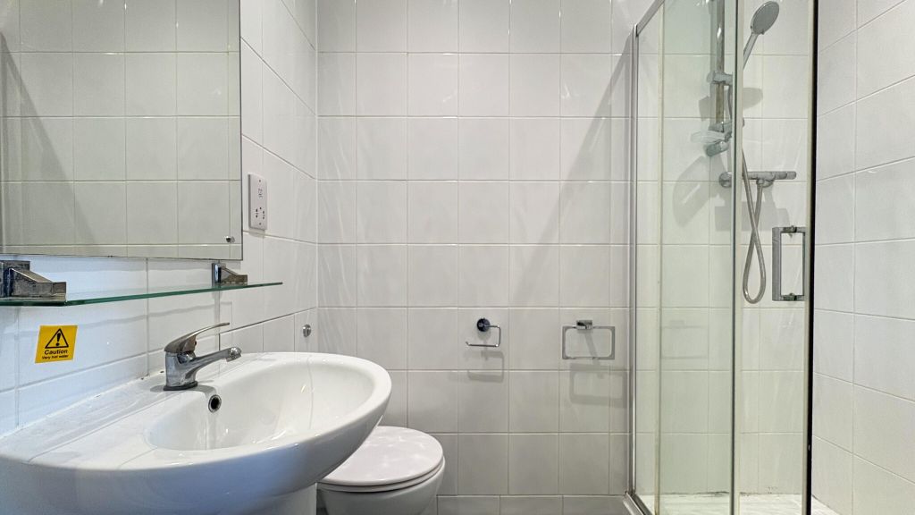 Property photo 3 of 13 Bathroom