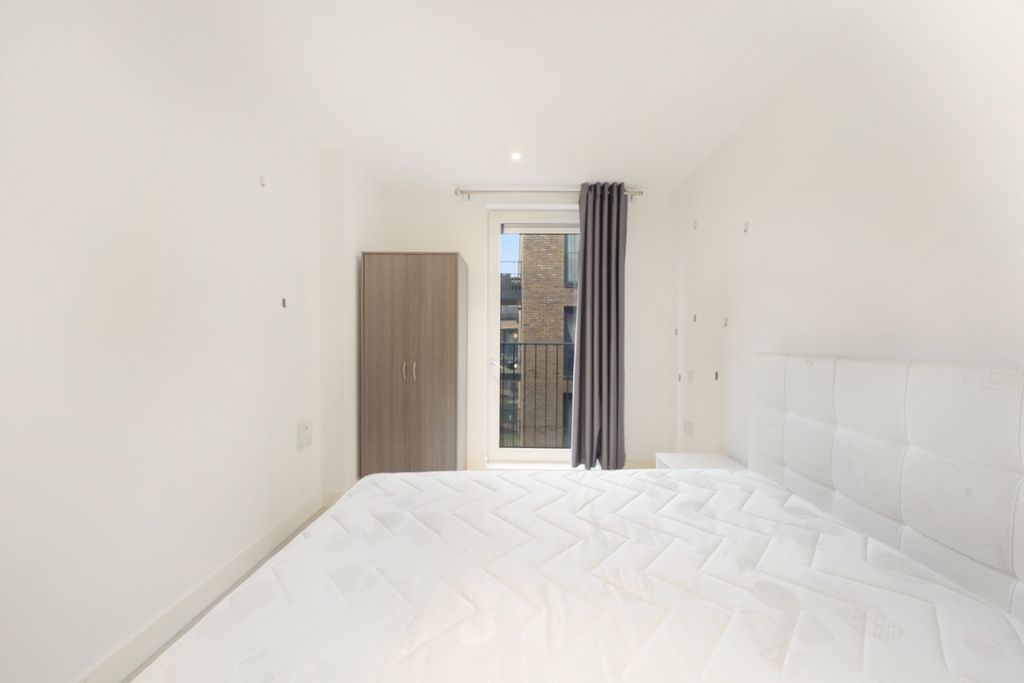 Property photo 2 of 18 4676661