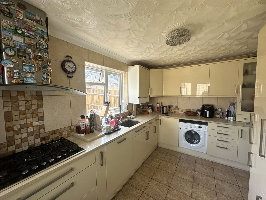 Property photo 2 of 16 Picture No. 11