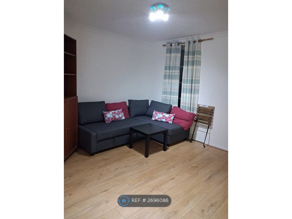 Property photo 2 of 11 Living Room -Sofabed