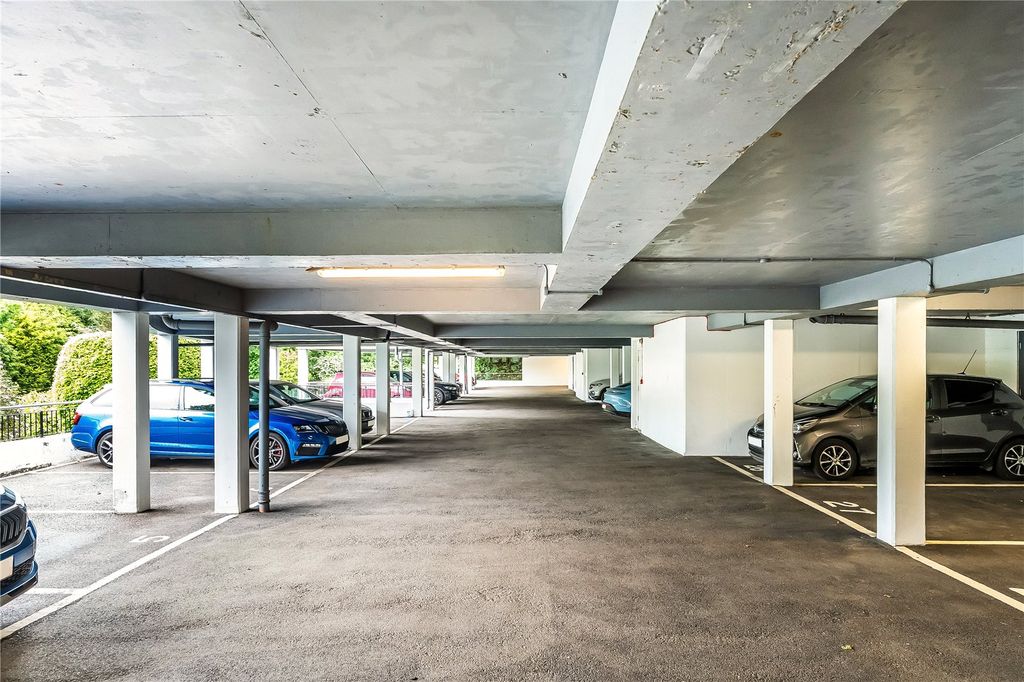 Additional image 7 of 3 bed flat for saleWest Hill, Oxted, Surrey RH8