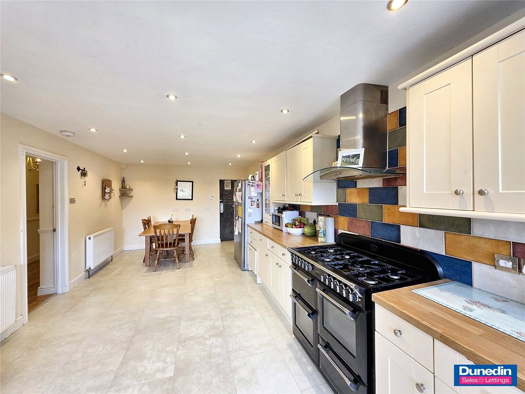 Property photo 3 of 21 Picture No. 04
