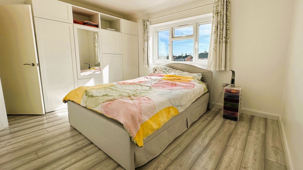 Property photo 3 of 9 Main Bedroom