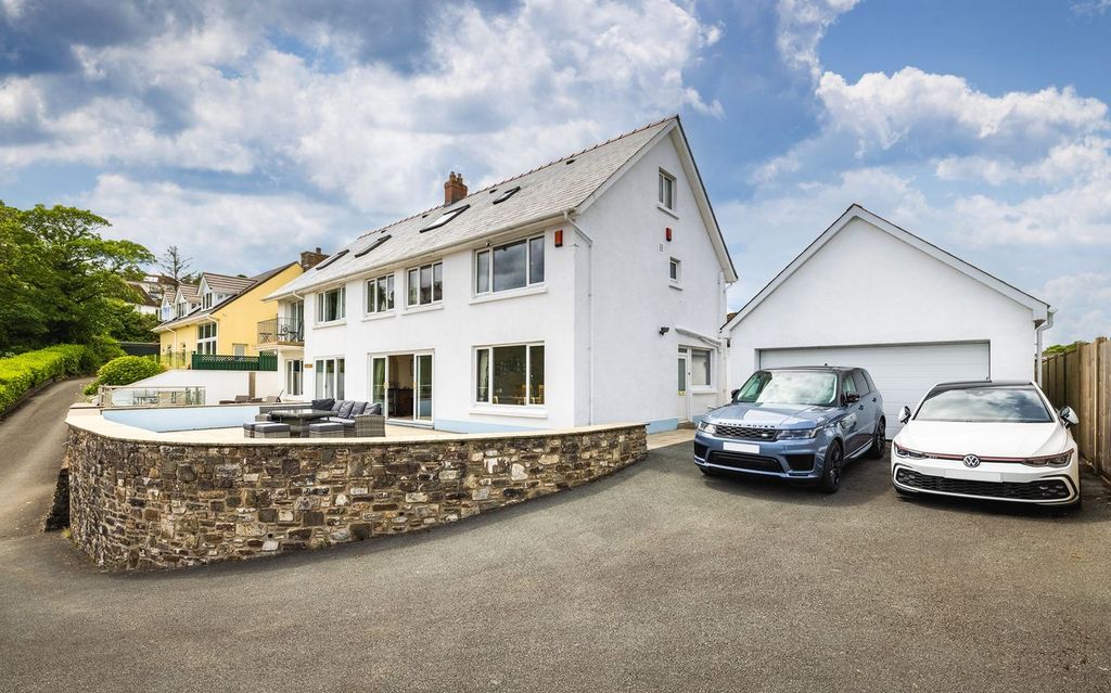 Property photo 2 of 48