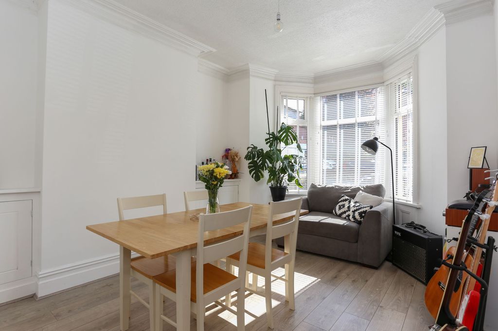 Property photo 2 of 31