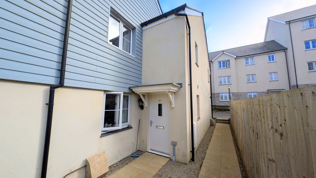 Property photo 1 of 7 2Â Bedroom Mid Terraced House For Sale