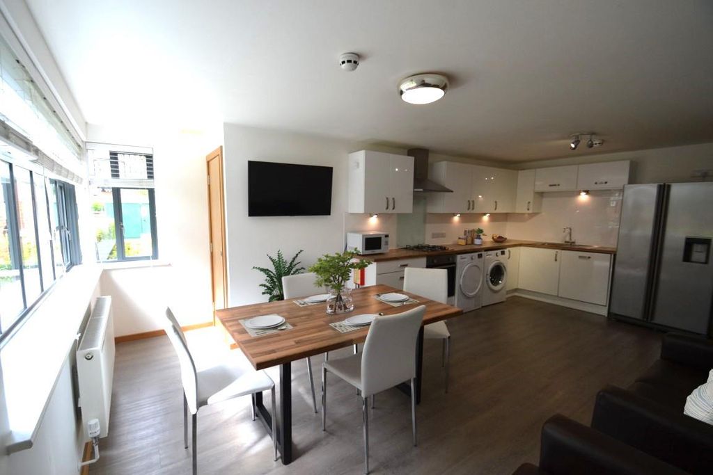 Property photo 1 of 12 Open Plan Living 2.Jpg