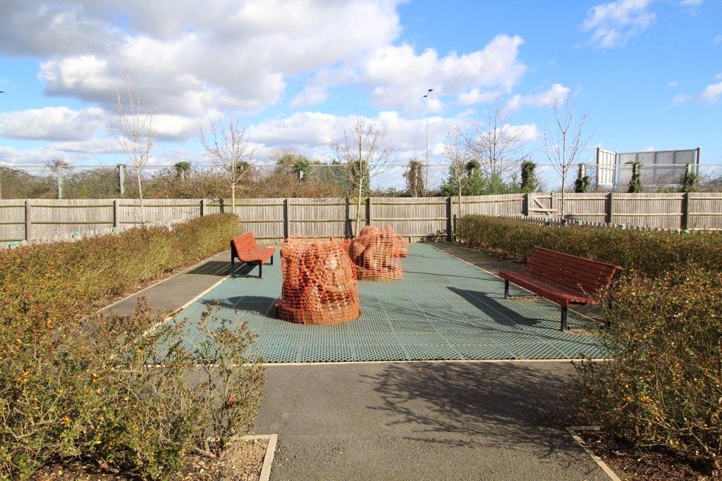 Property photo 3 of 11 Park