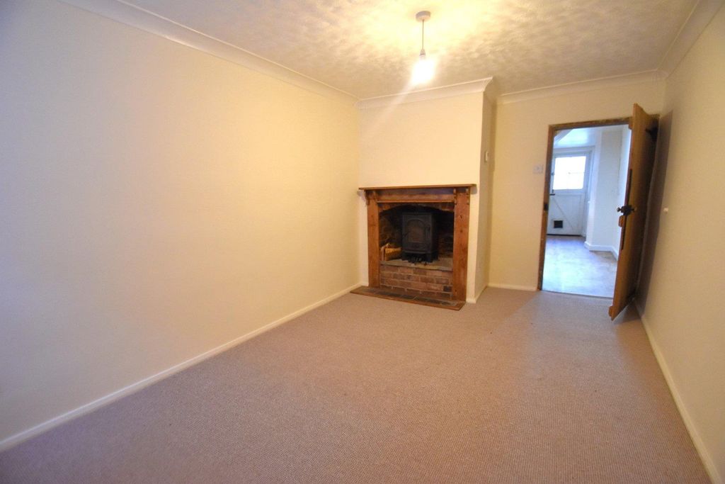 Property photo 2 of 9 Tiverton Seddons