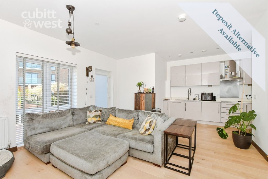 Property photo 2 of 16 Lounge/Kitchen