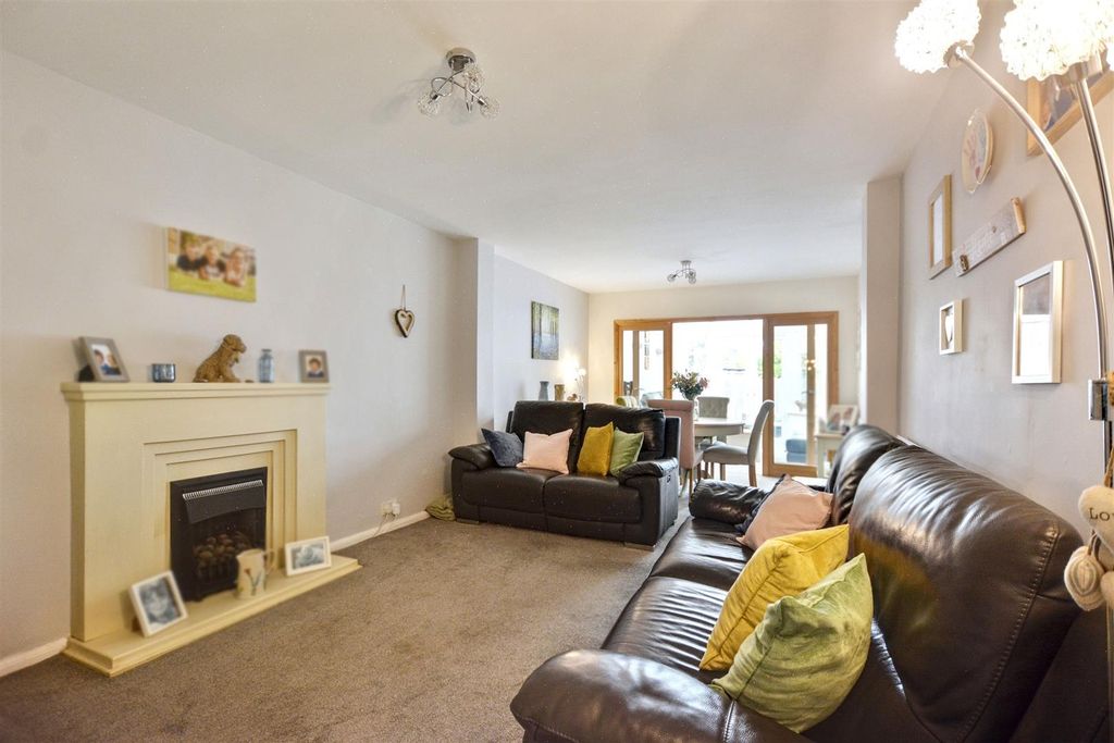 Property photo 2 of 23 Lounge_1.Jpeg