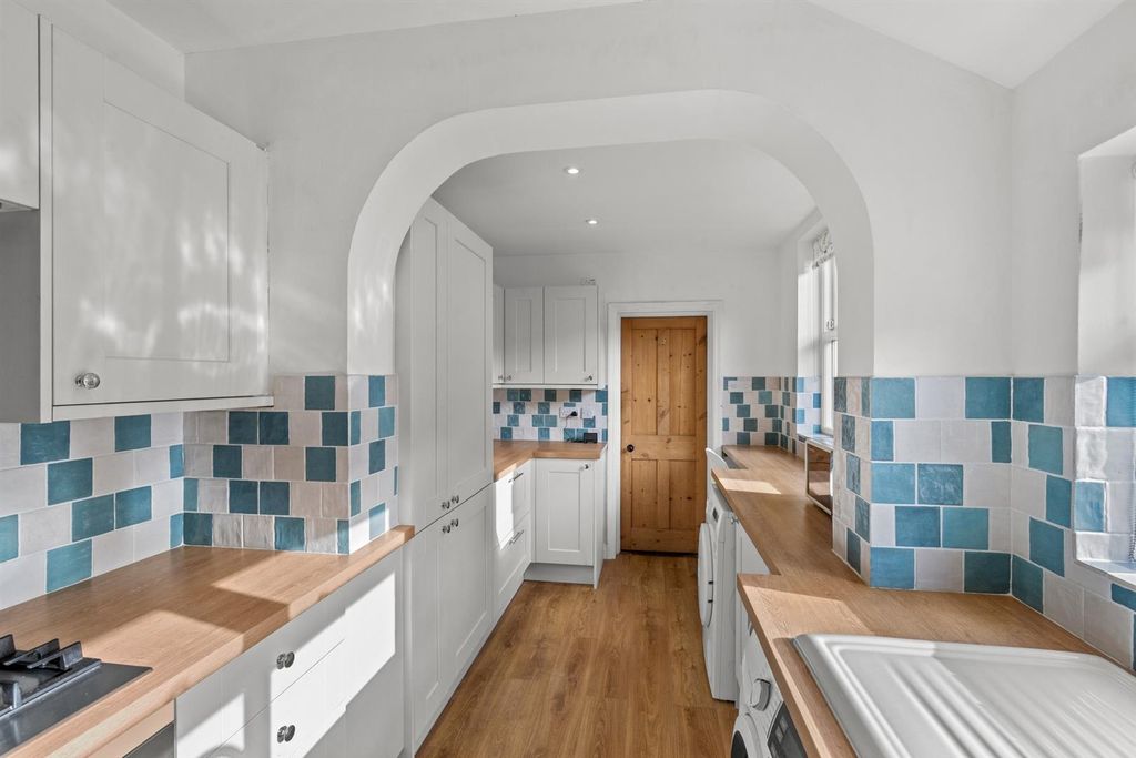 Property photo 3 of 26 62Doverstreet-011.Jpg