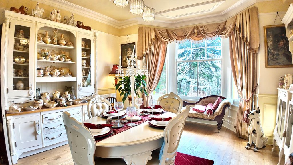 Property photo 3 of 79